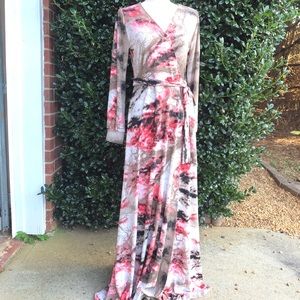 🌸 Gorgeous faux wrap dress